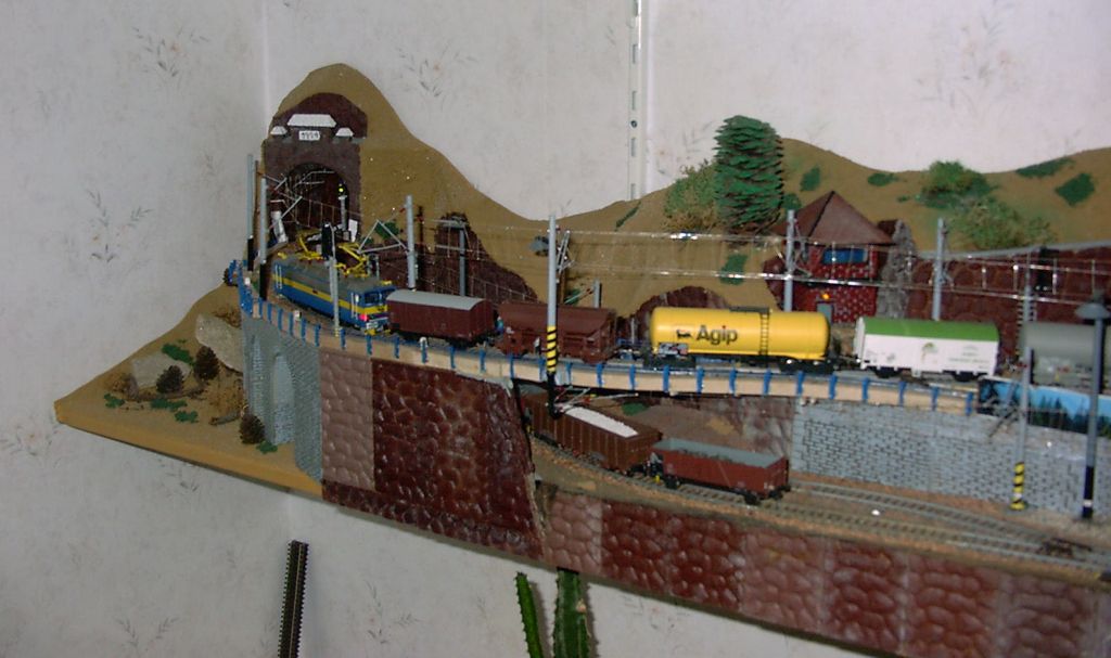 1002x584 pixels (108K)