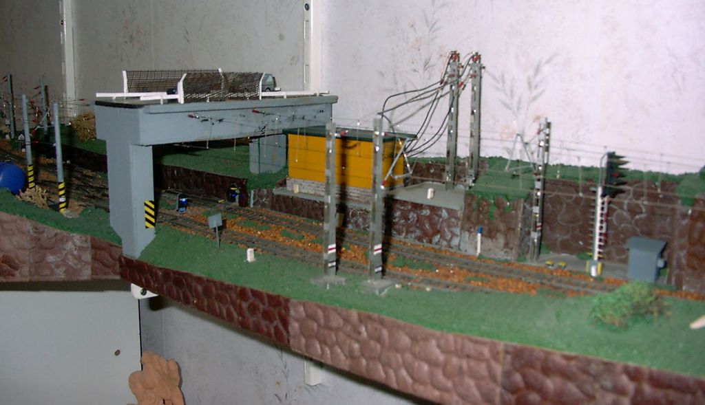 1002x566 pixels (104K)